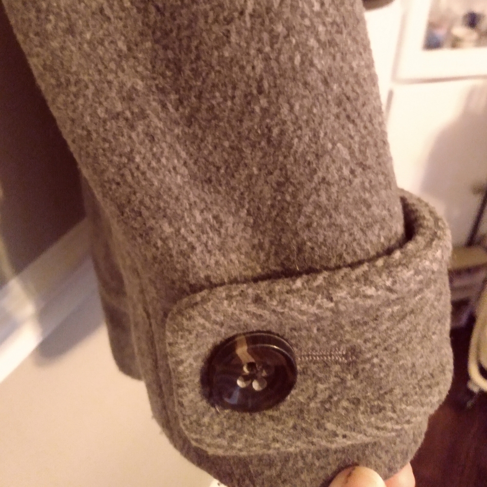 Thick gray wool winter pea coat from Banana Republic - Picture 8 of 10